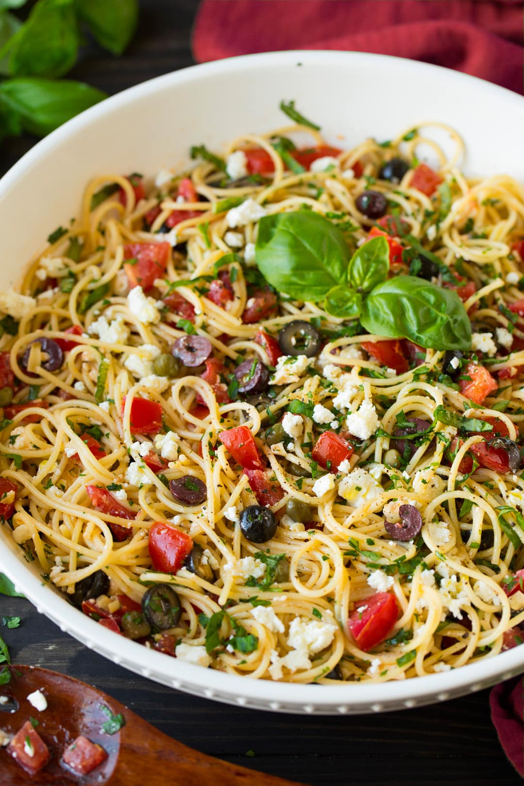 Garlicky Greek Spaghetti Toss: Feta, Olives & Ultimate Flavor